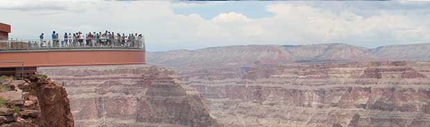 Une vue de la passerelle du Grand Canyon.